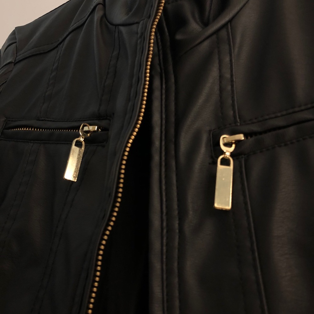 Form Fitting leather Jacket - Picture 3 of 5